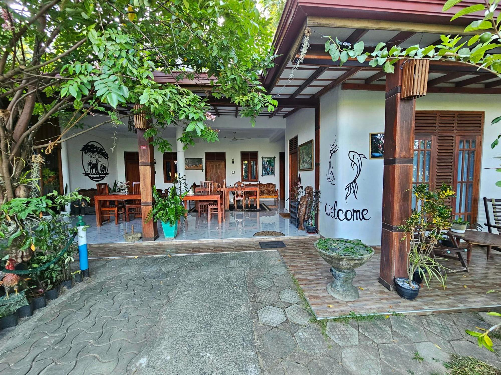 Hotel Tissamaharama Exterior photo