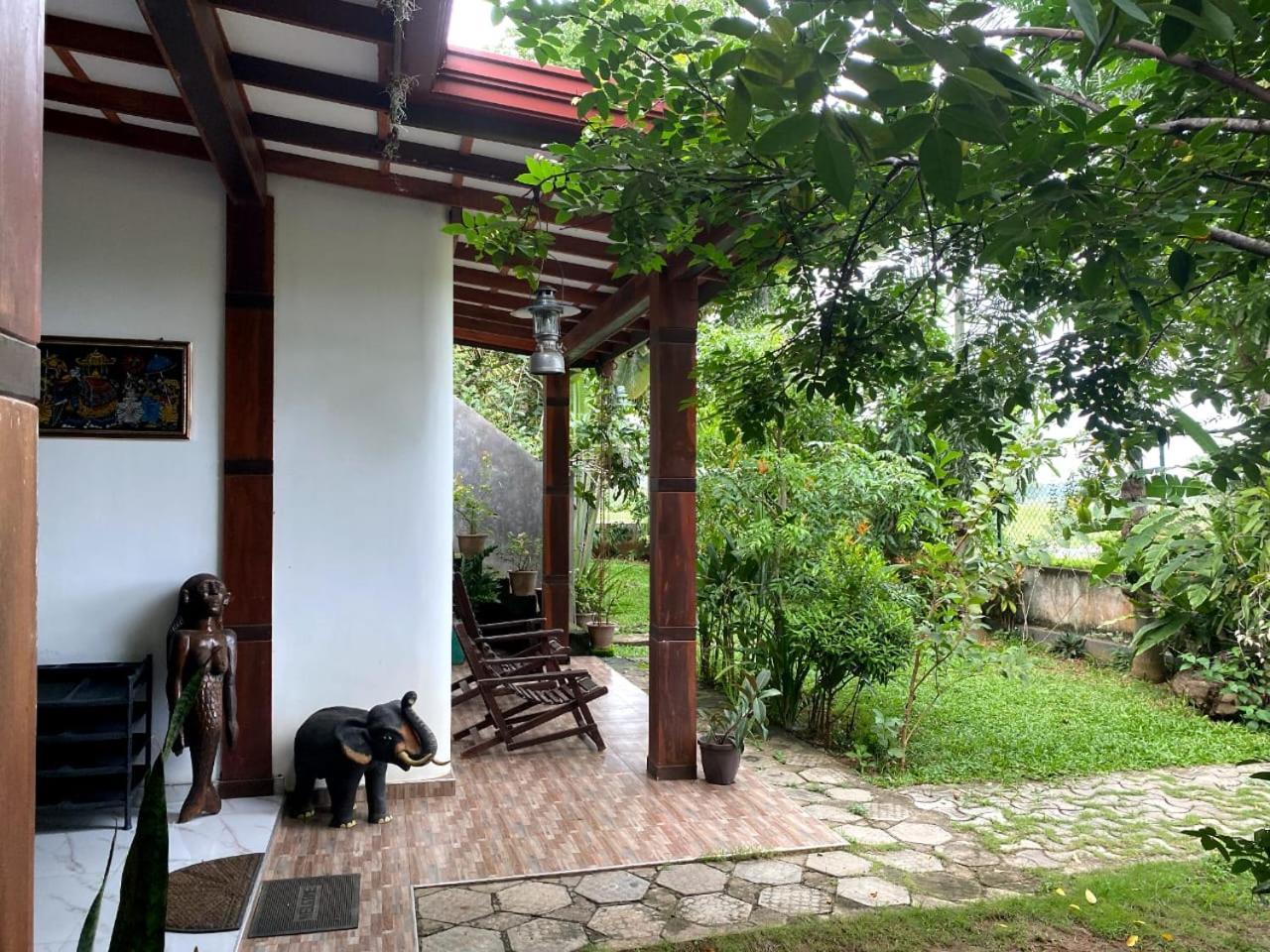 Hotel Tissamaharama Exterior photo