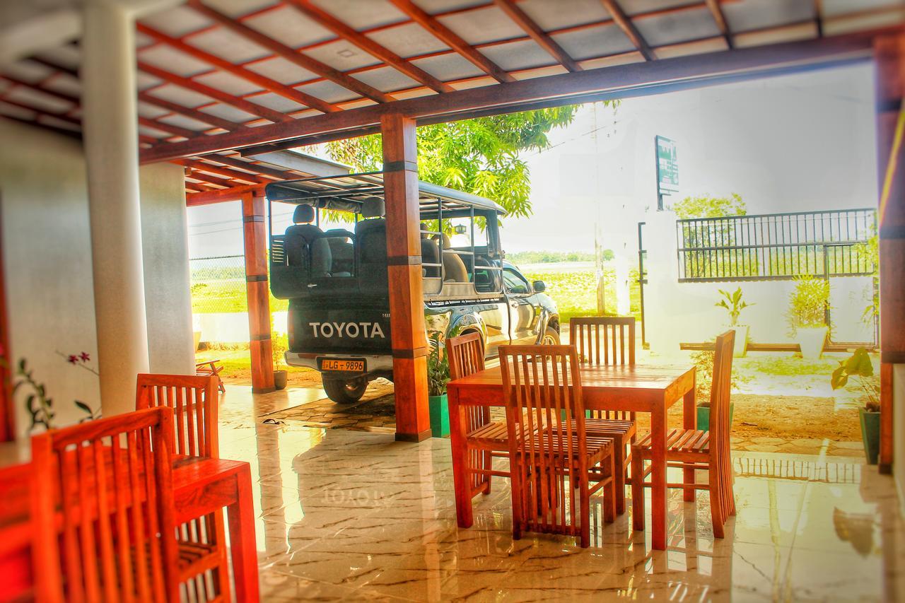 Hotel Tissamaharama Exterior photo